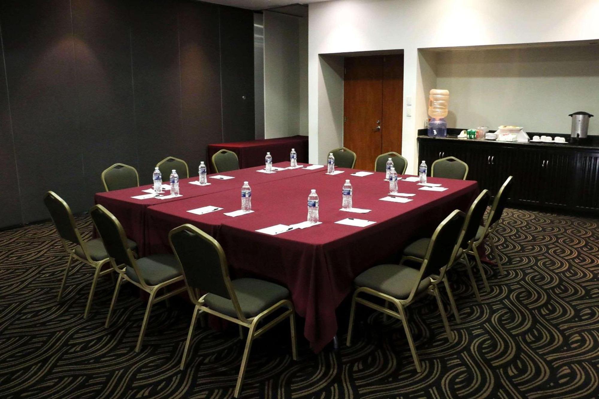 Radisson Poliforum Plaza Hotel Леон Екстер'єр фото