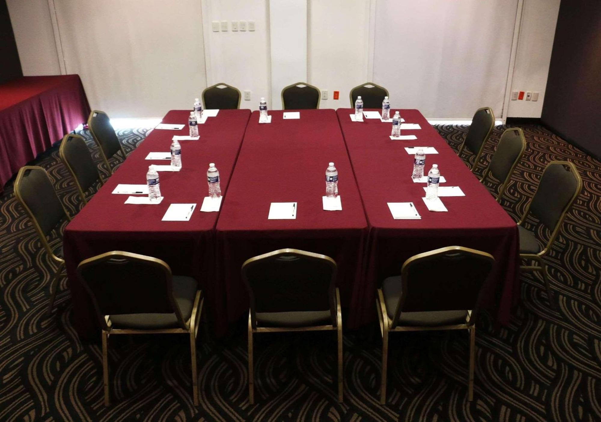 Radisson Poliforum Plaza Hotel Леон Екстер'єр фото