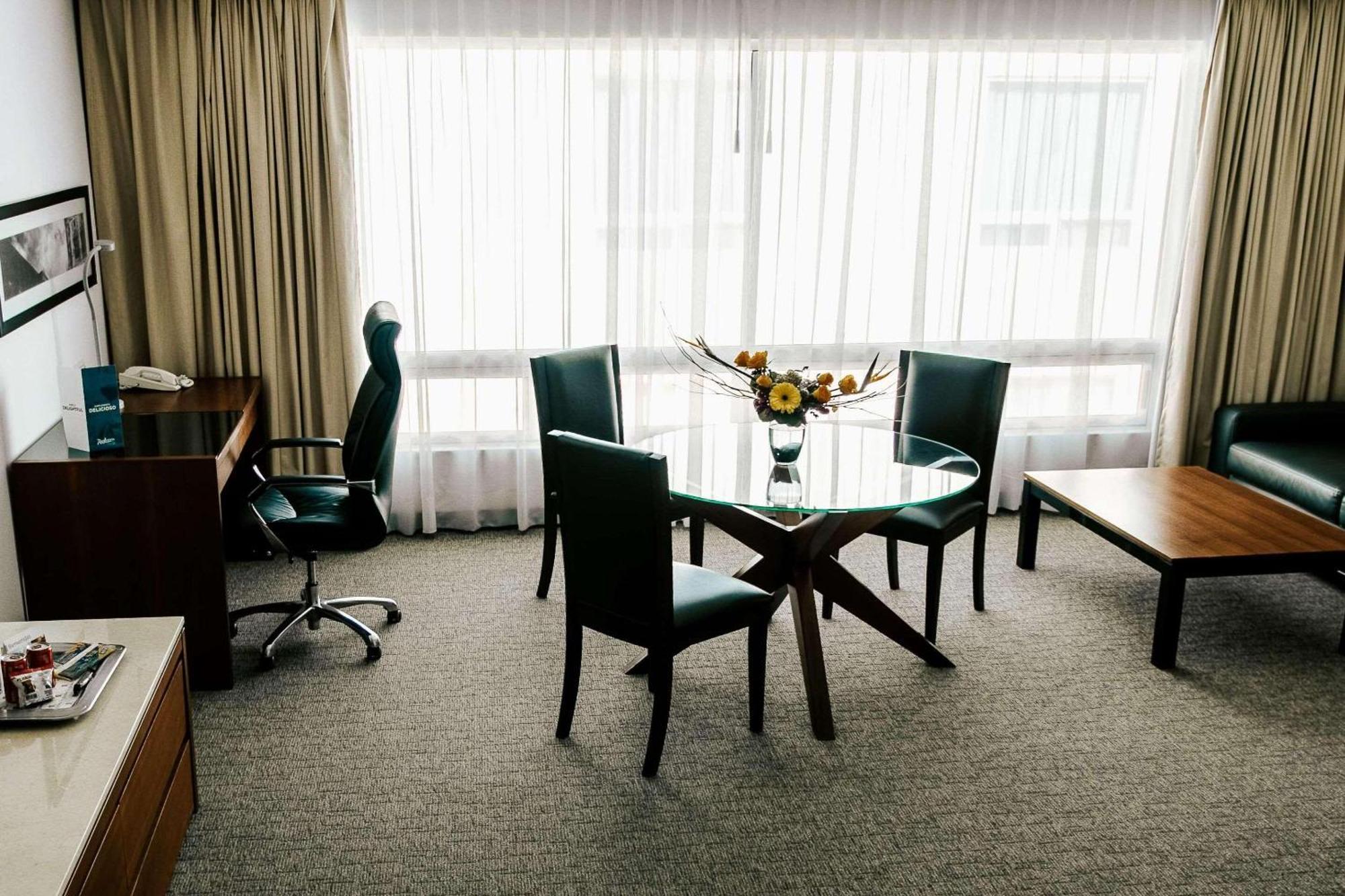 Radisson Poliforum Plaza Hotel Леон Екстер'єр фото