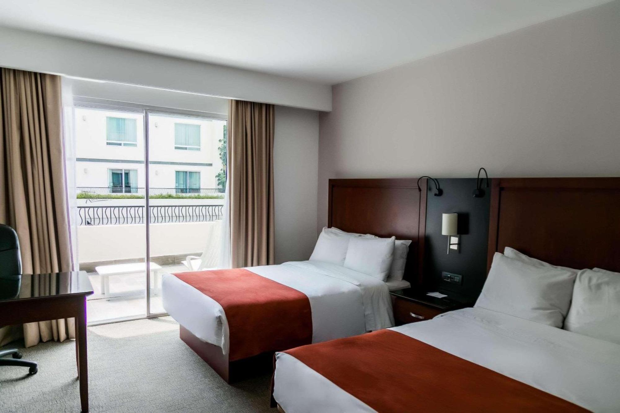 Radisson Poliforum Plaza Hotel Леон Екстер'єр фото